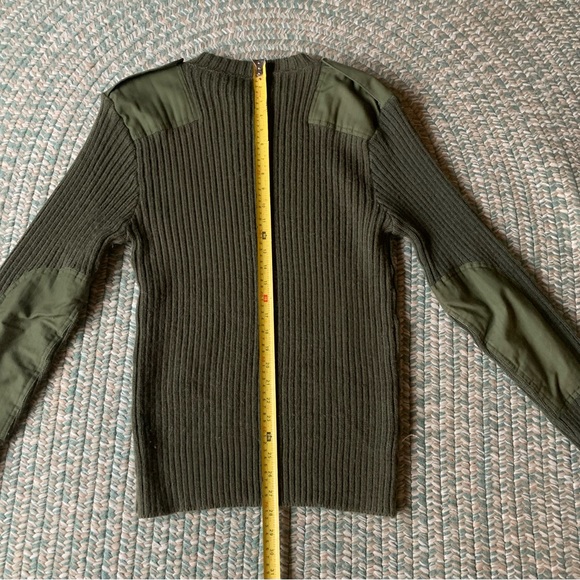 Green Army Surplus Sweater Size Medium To Large - Picture 7 of 7